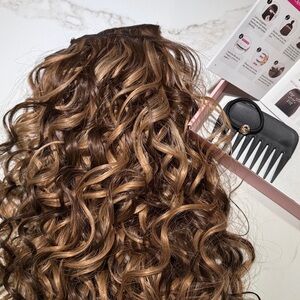 HAIR, QTY 4-20” Wavy/Curly Clip In Extensions, Dark brown, Blonde Highlighted